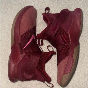 Like New Lebrons
Maroon 
Size : Men’s 8